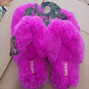 NWT Beverly Rock Footwear Fuzzy Thong Sandals Pink sz S 5-6 1/2